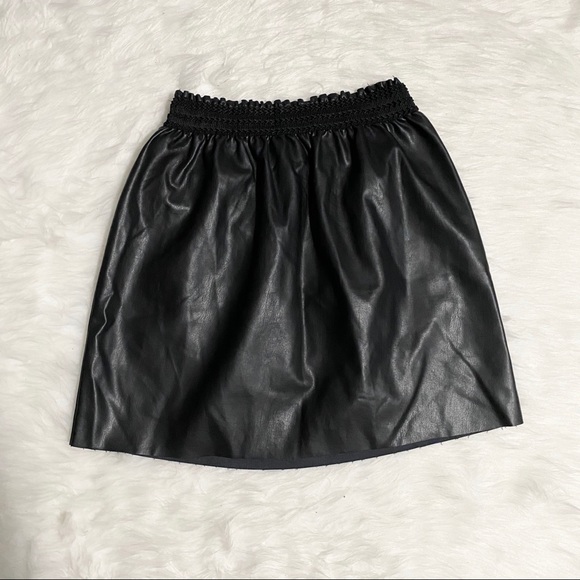 ZARA Black Faux Leather Mini Skirt - Picture 2 of 7